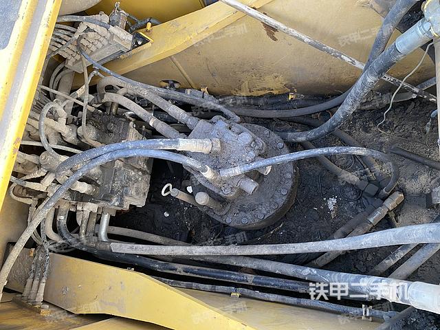 回转马达和主控阀（整机外观）