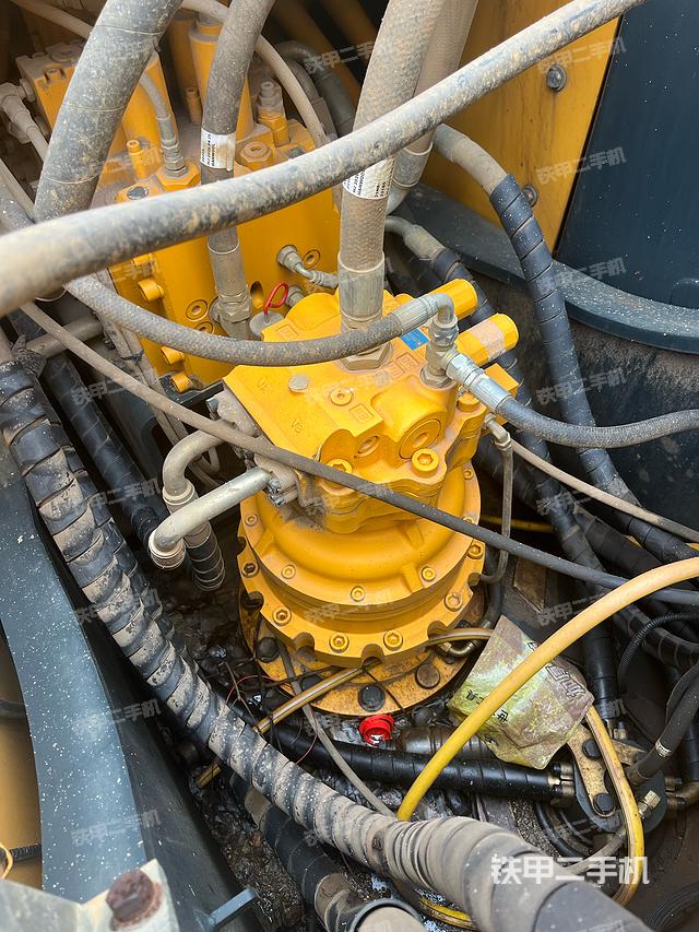 回转马达和主控阀（整机外观）