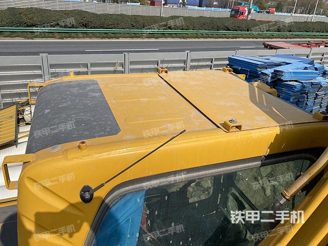 驾驶室顶部（整机外观）