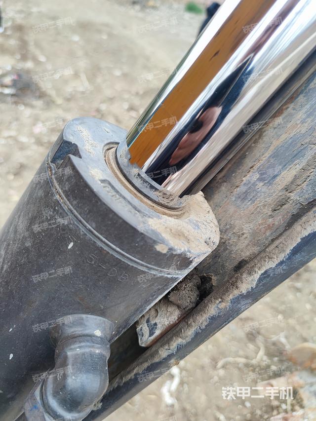 驾驶室顶部（整机外观）