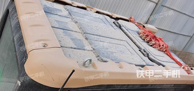 驾驶室顶部（整机外观）