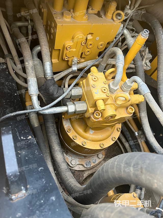 回转马达和主控阀（整机外观）