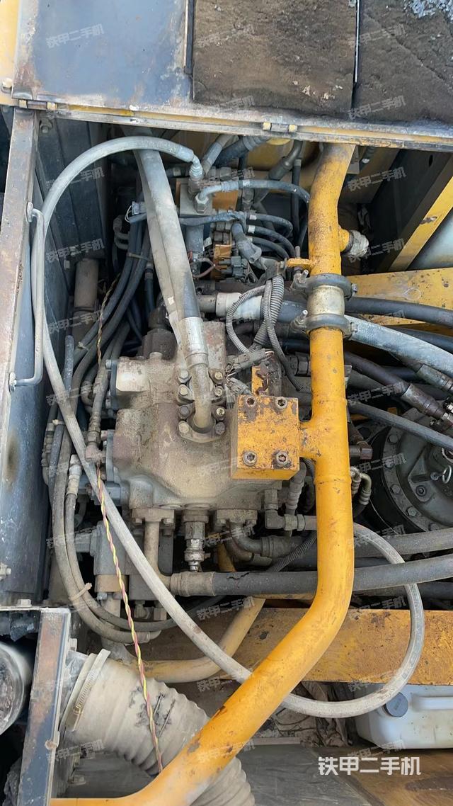 回转马达和主控阀（整机外观）