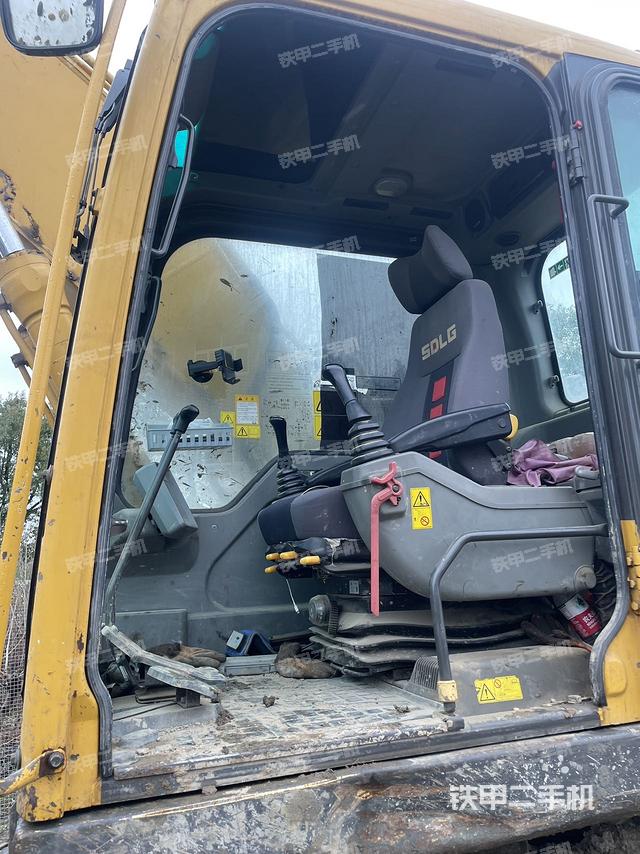 驾驶室整体（整机外观）