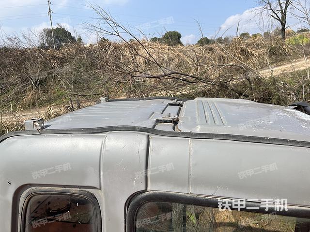 驾驶室顶部（整机外观）