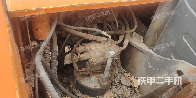 回转马达和主控阀（整机外观）