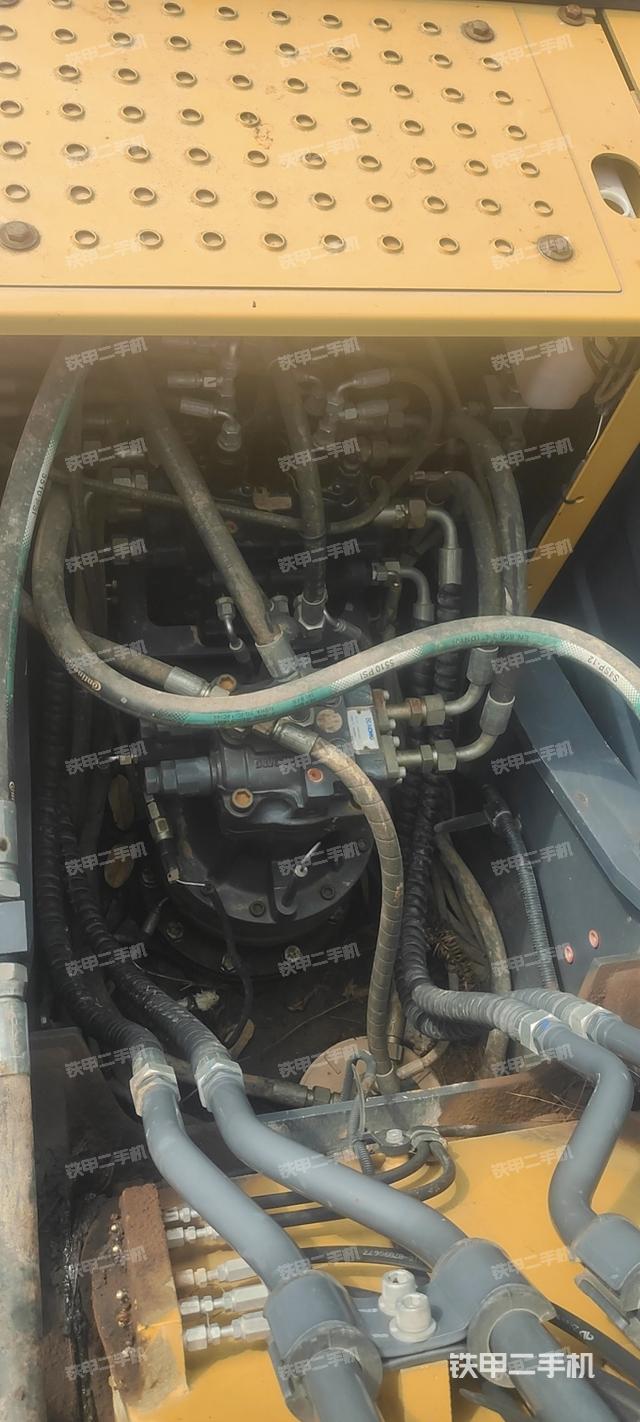 回转马达和主控阀（整机外观）