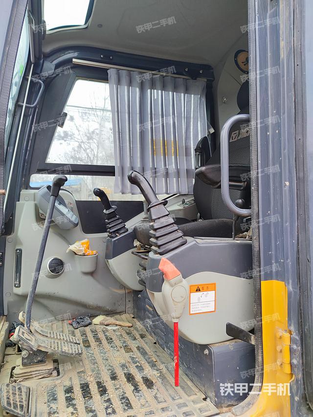 驾驶室整体（整机外观）