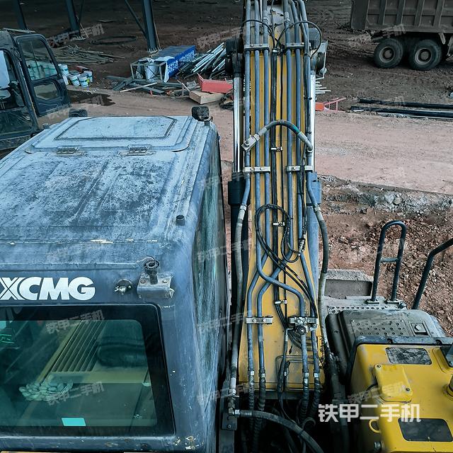 驾驶室顶部（整机外观）