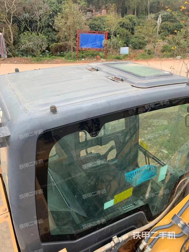 驾驶室顶部（整机外观）