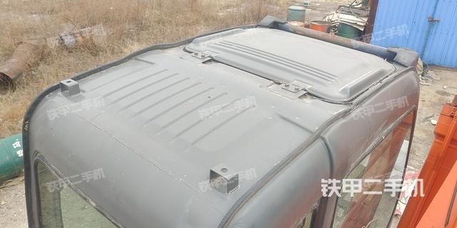 驾驶室顶部（整机外观）