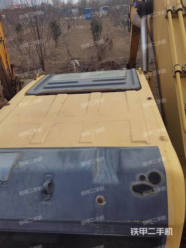 驾驶室顶部（整机外观）