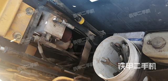 回转马达和主控阀（整机外观）