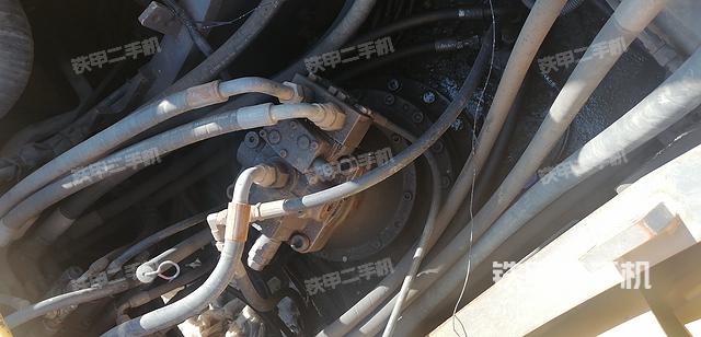 回转马达和主控阀（整机外观）