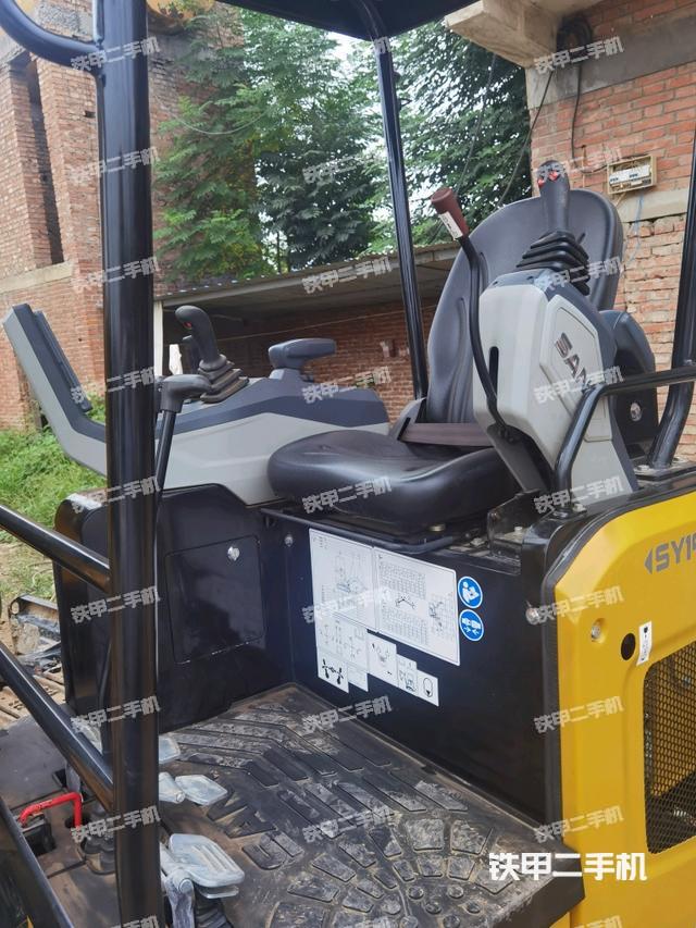 驾驶室整体（整机外观）