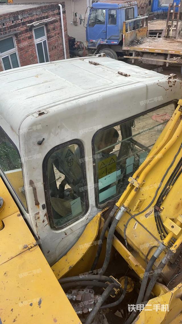 驾驶室顶部（整机外观）