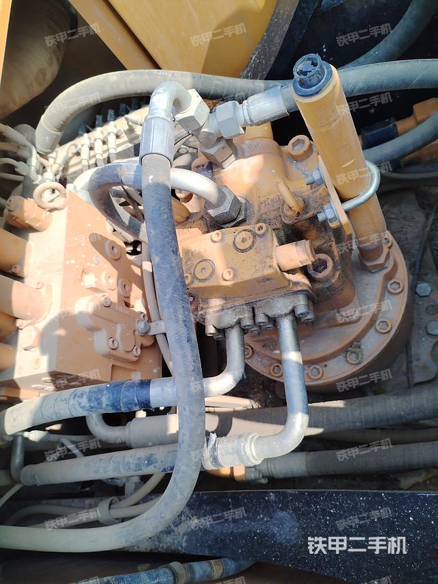 回转马达和主控阀（整机外观）