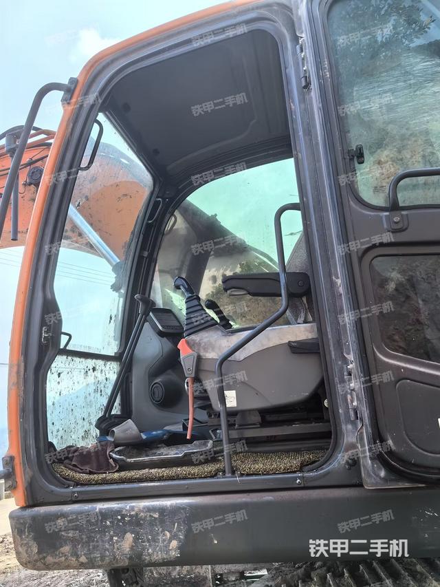 驾驶室整体（整机外观）