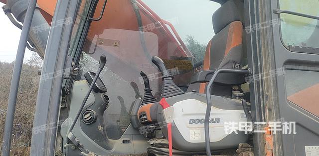 驾驶室整体（整机外观）