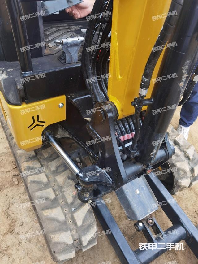 回转马达和主控阀（整机外观）