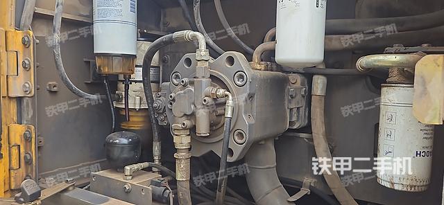 回转马达和主控阀（整机外观）