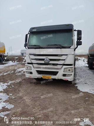 新疆-昌吉回族自治州二手豪沃ZZ3257N4147E1工程自卸车实拍照片