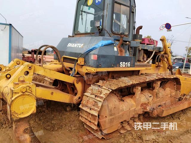 山推SD16标准型推土机
