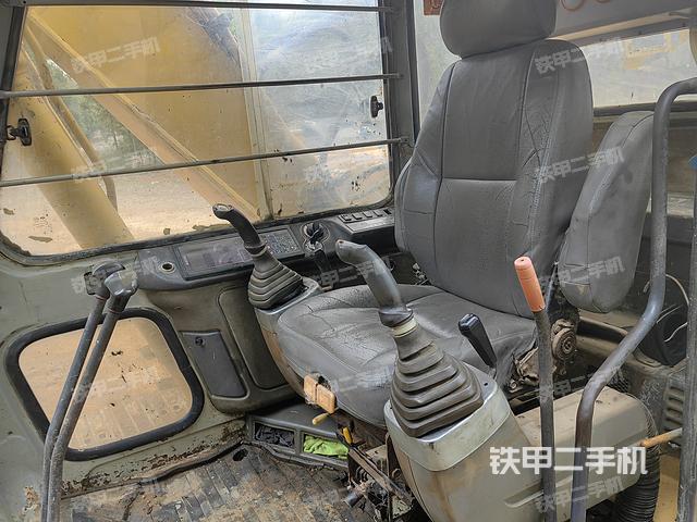 驾驶室整体（整机外观）