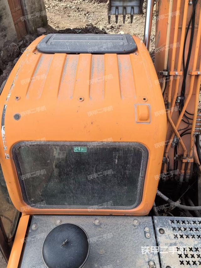 驾驶室顶部（整机外观）