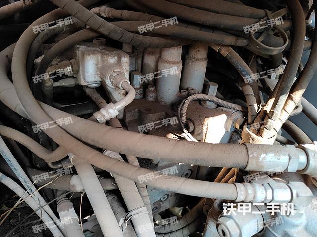 回转马达和主控阀（整机外观）