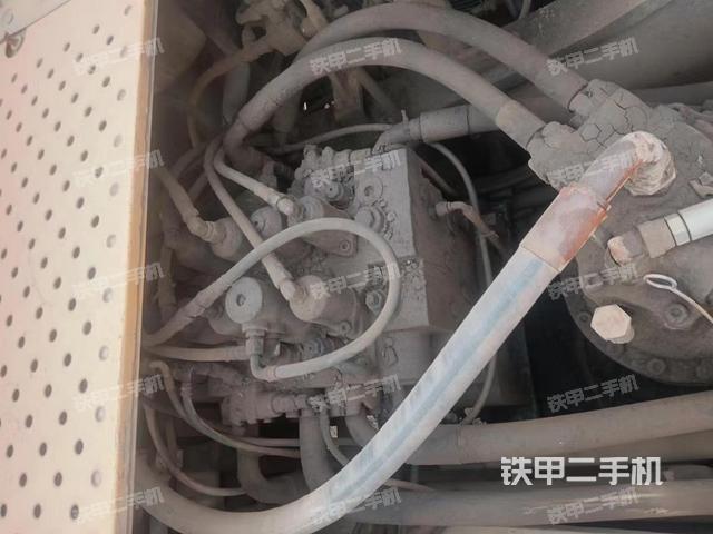 駕駛室頂部（整機外觀）