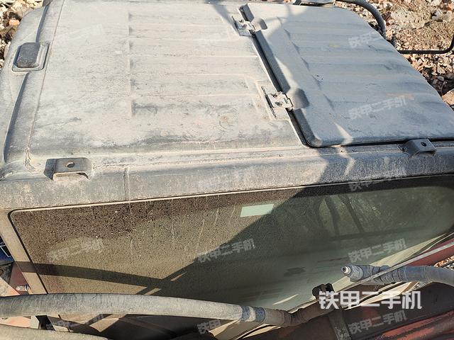 驾驶室顶部（整机外观）