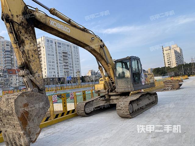 神钢SK260LC-8挖掘机