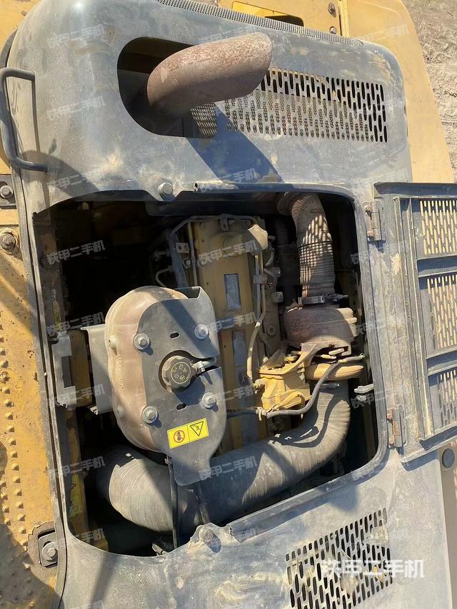 发动机室（上车部件）