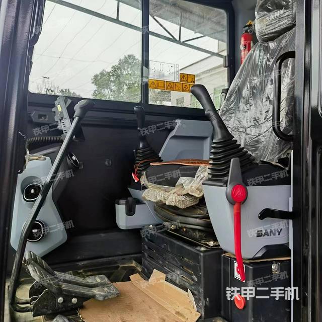 驾驶室整体（整机外观）