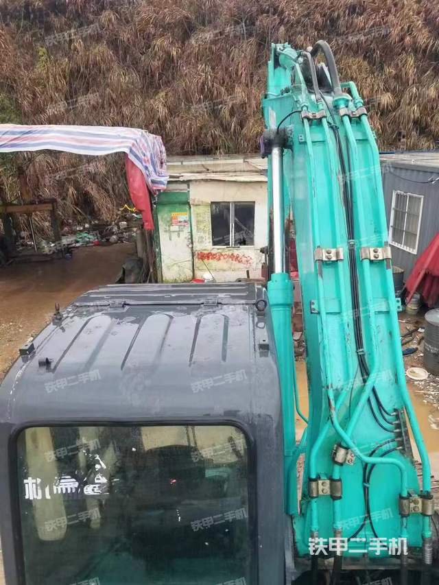 驾驶室顶部（整机外观）