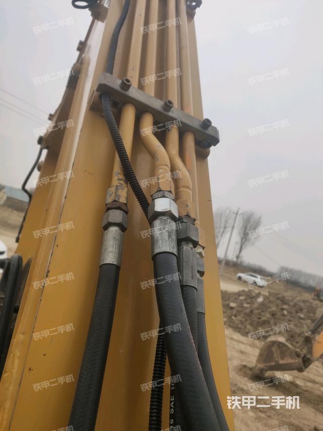 大臂背部俯视（工作和回转装置）