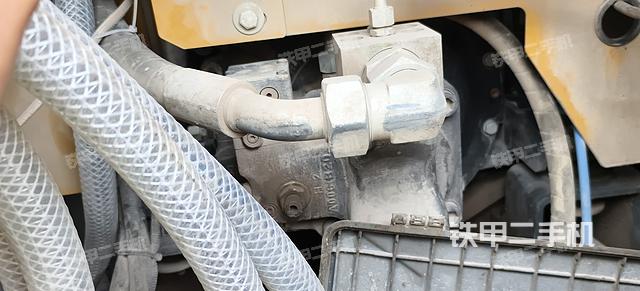 液压泵舱室正面整体（整机外观）