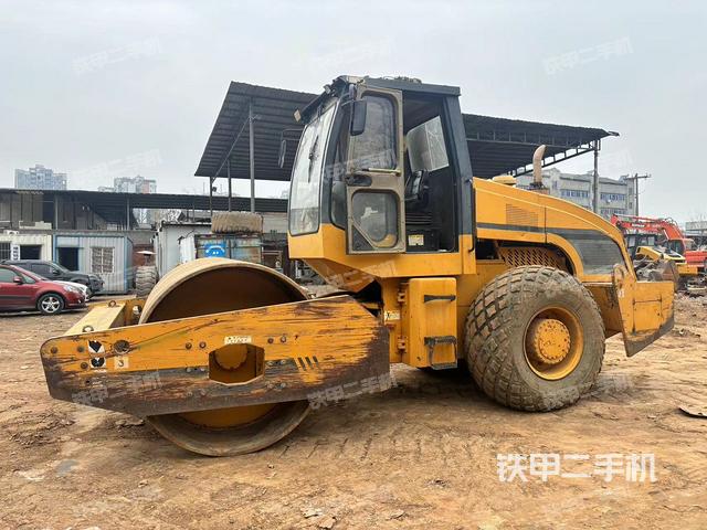 龍工LG522A機械驅(qū)動壓路機