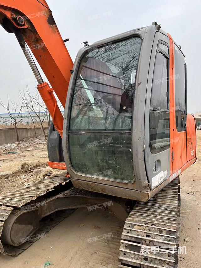 驾驶室顶部（整机外观）