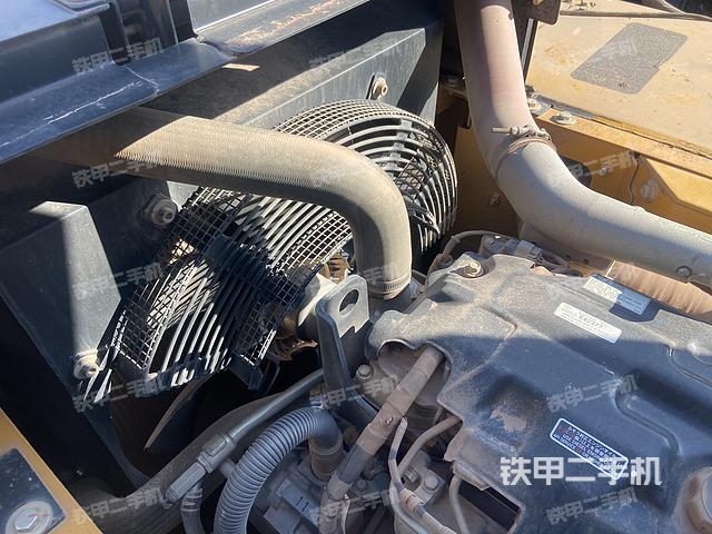 回转马达和主控阀（整机外观）