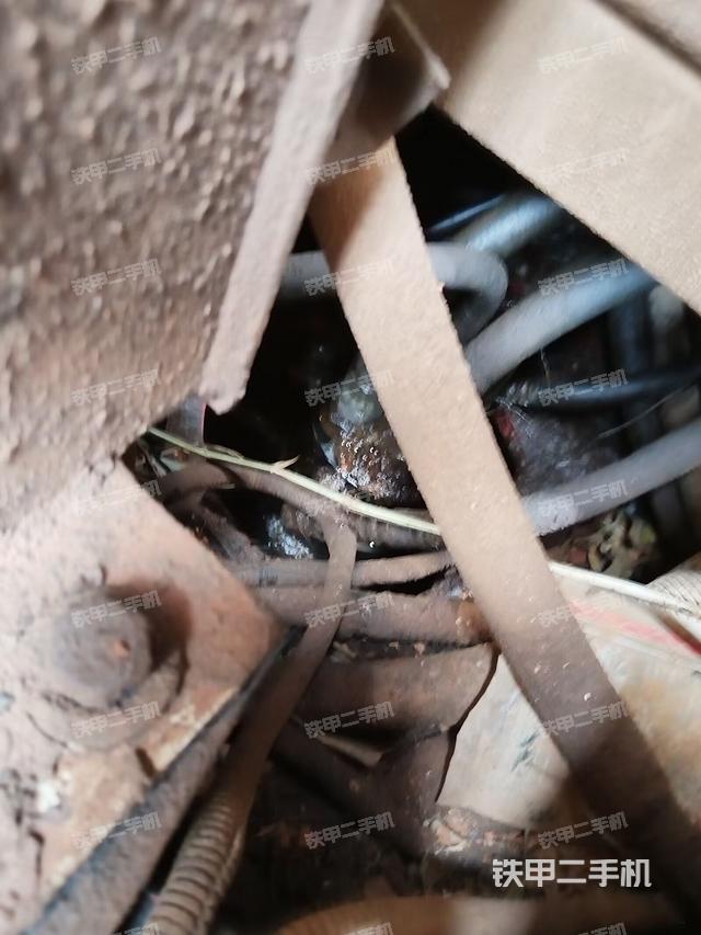 回转马达和主控阀（整机外观）