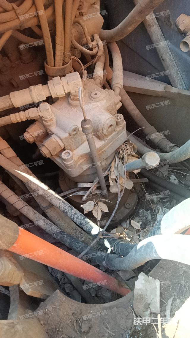 回转马达和主控阀（整机外观）