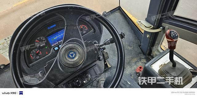 驾驶室操作台（设备外观及核心部件）