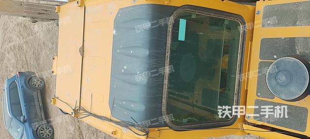 驾驶室顶部（整机外观）