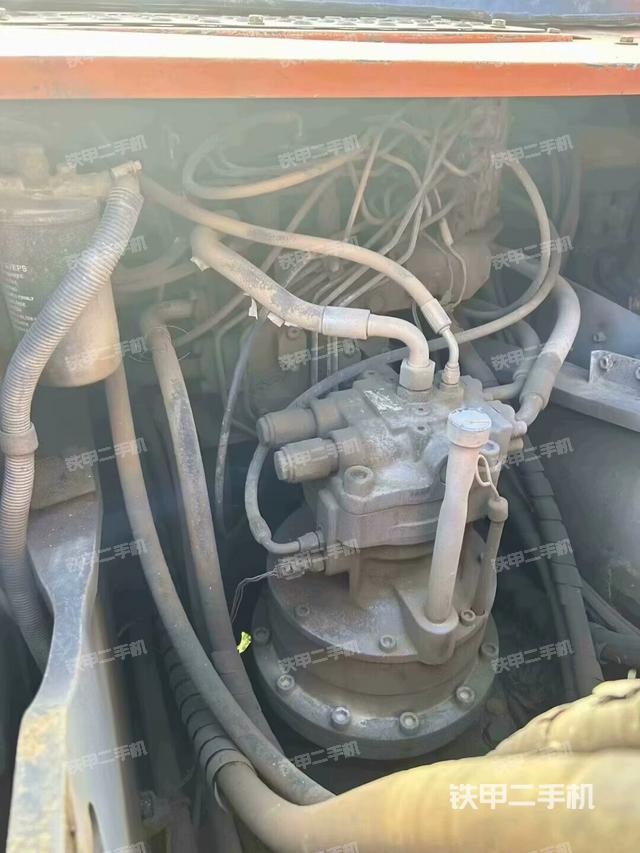 回转马达和主控阀（整机外观）