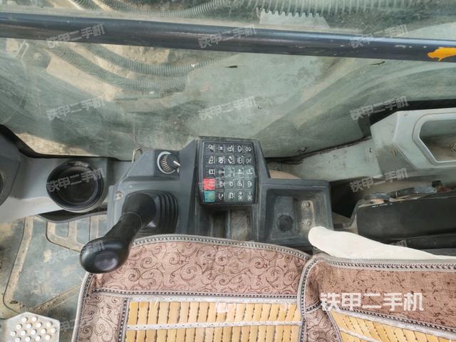 后窗玻璃角标（驾驶室部分）