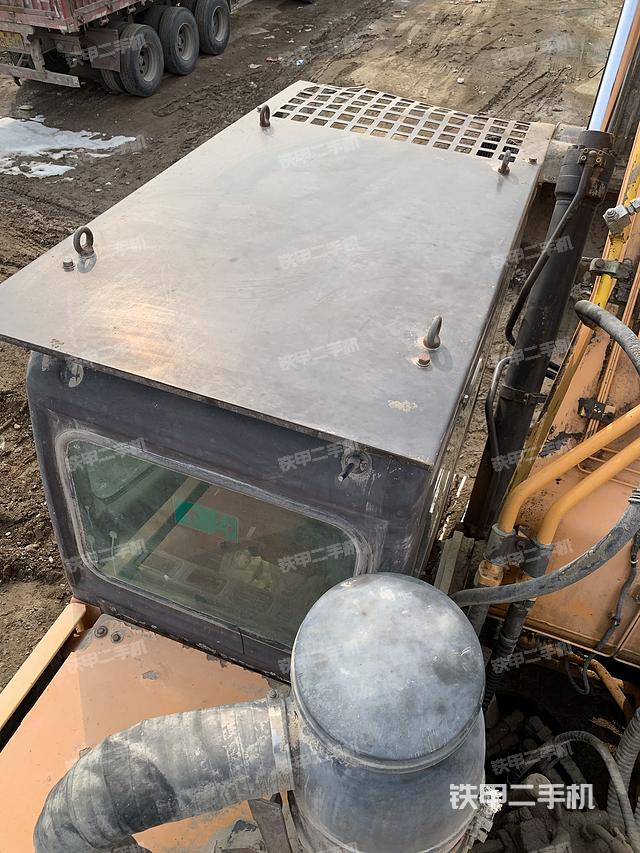 驾驶室顶部（整机外观）