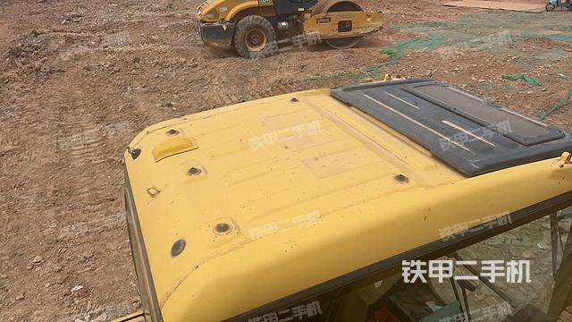 驾驶室顶部（整机外观）