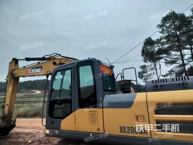 驾驶室顶部（整机外观）